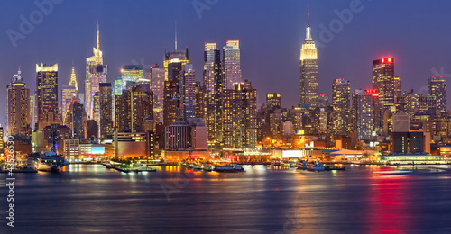 Obraz na płótnie canvas dwuczęściowy "dyptyk" Manhattan nocą