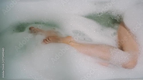 Голая в ванне - 16 фото