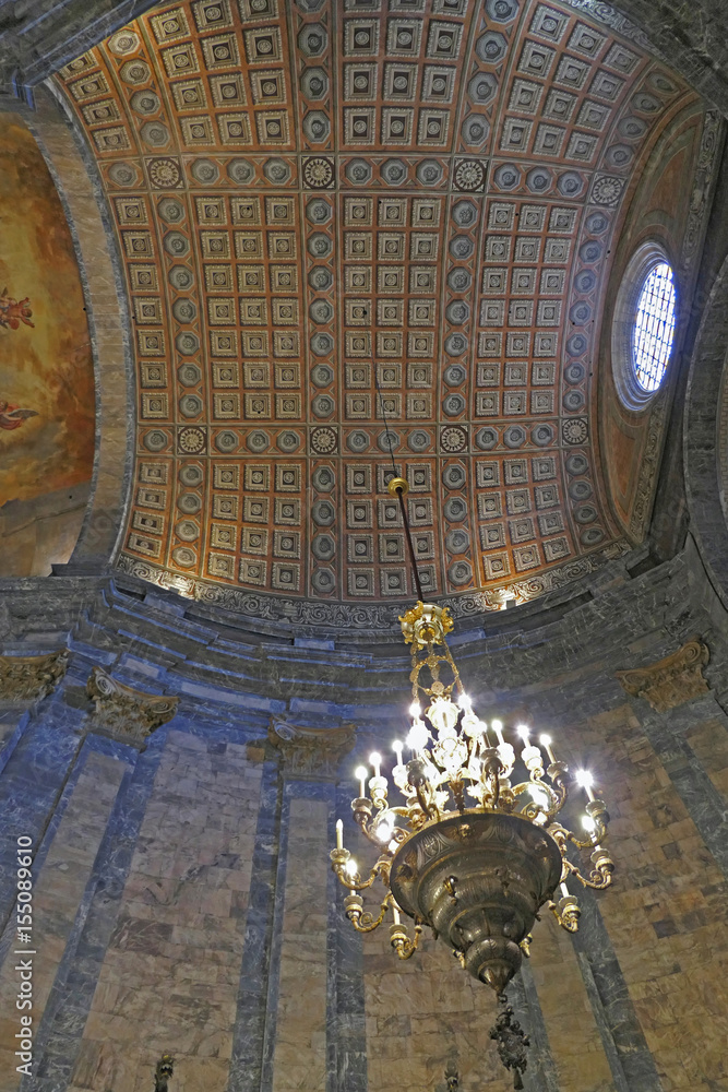 Girona Basilica Publica De San Felix O San Feliu Lampara Y Techos