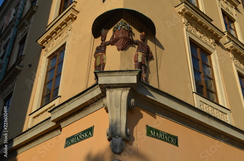 Kraków, róg Placu Mariackiego i ulicy Floriańskiej