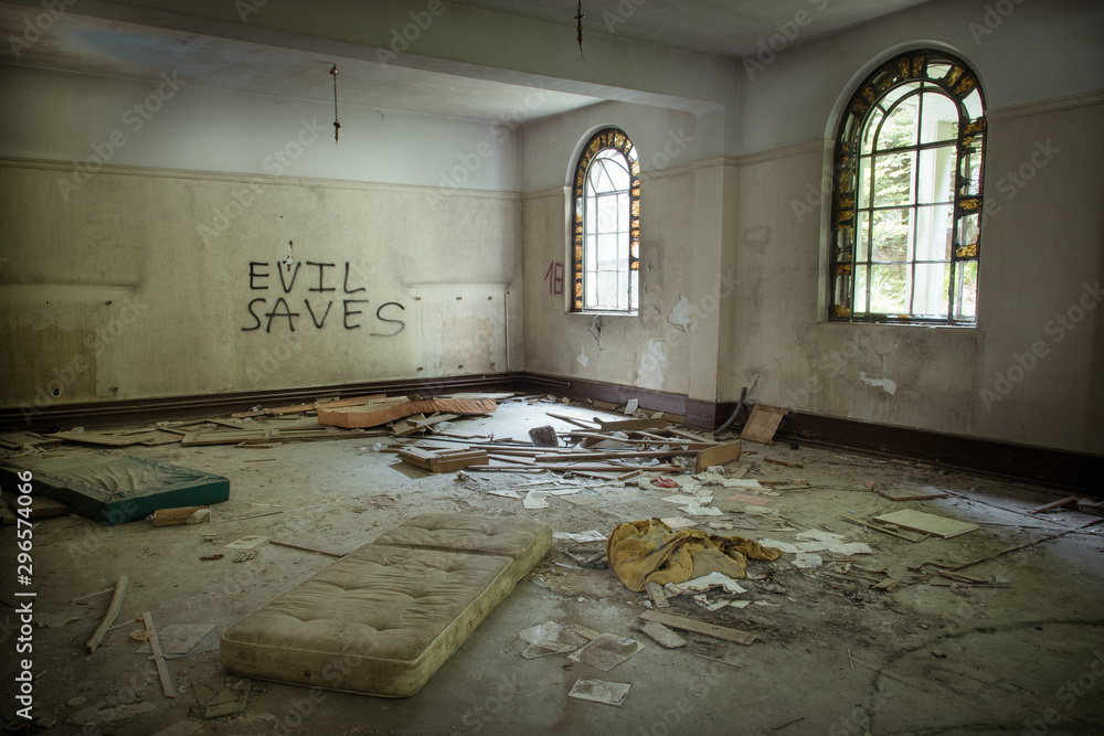 une pièce abandonnée Une salle abandonnée Une maison vandalisée Un