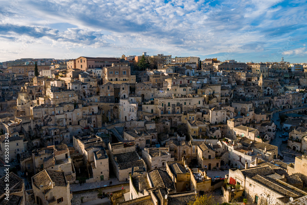 Foto de Vista panorámica de la antigua ciudad paleolítica de Matera