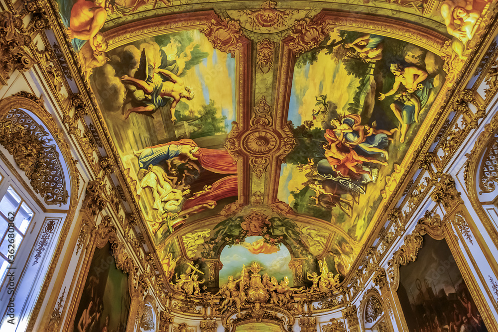 Fotka Architectural Fragments Of Galerie Doree In Hotel De La