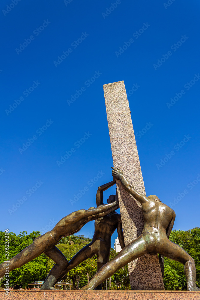 Detalhe Da Pra A C Vica Em Goi Nia Monumento Das Tr S Ra As Stock