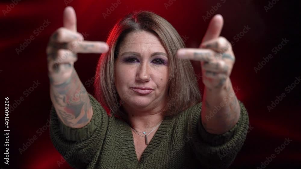 Mature Women Quickly Goes From Happy To To Upset And Flips Off Tattooed