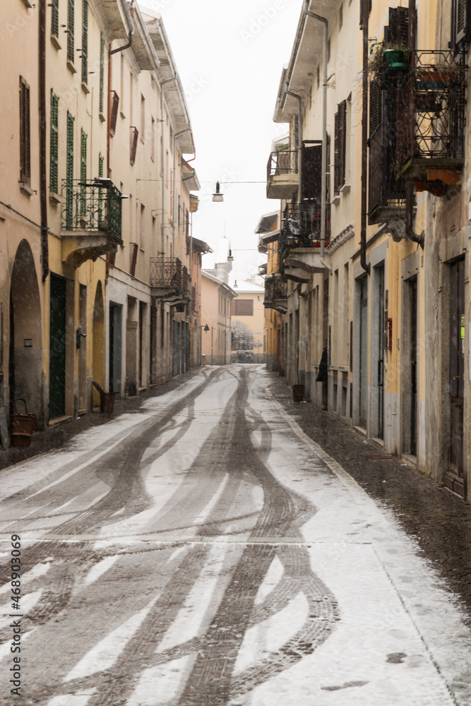 Una Copiosa Nevicata Imbianca Le Strade E I Monumenti Del Borgo Di