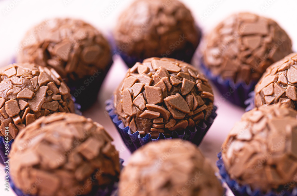 Brigadeiro Gourmet Brigadeiros Em Um Prato Rosa Doce Brasileiro