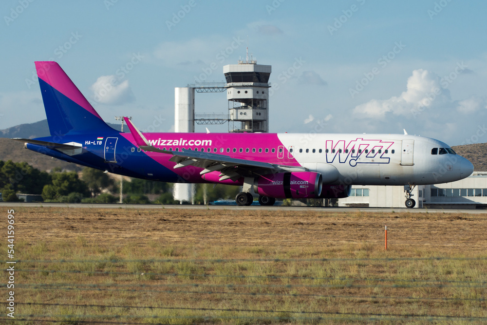 Avi N De L Nea Airbus A De La Aerol Nea Wizz Air En El Aeropuerto De