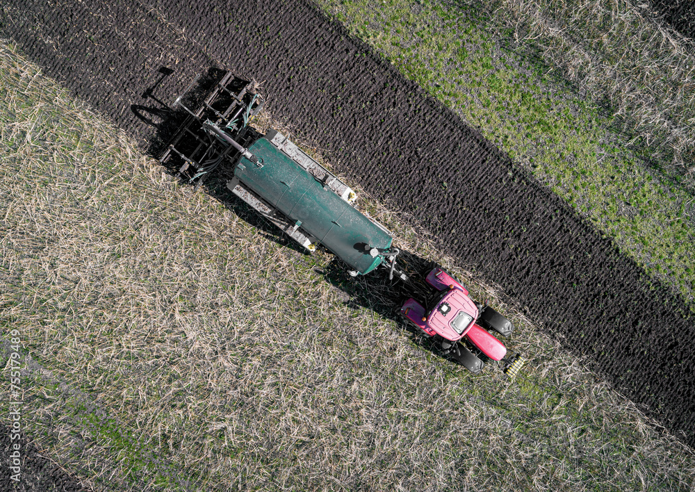 Ausbringung Von G Rresten Und G Lle Einer Biogasanlage Aufs Feld Im