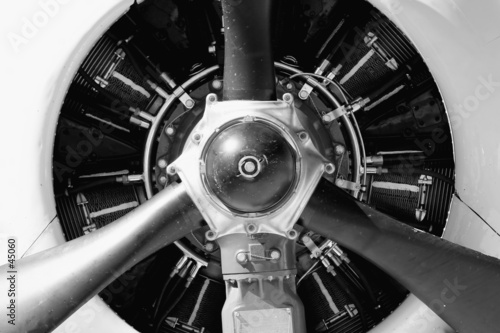 Fotomural old aircraft engine - abstract frontal in b&w