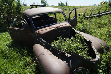 rusted prairie car