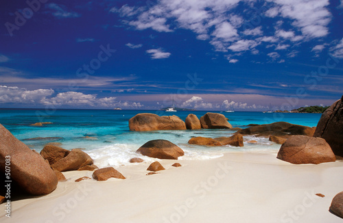 Fotovorhang - boulders in the sand (von berndkaiser)