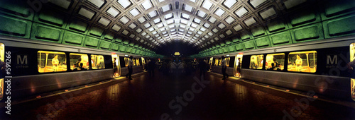 Board z aluminiowym obramowaniem Metro w Waszyngtonie