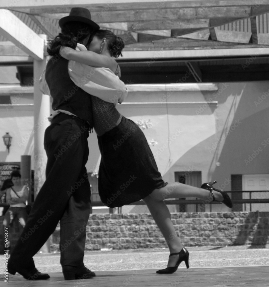 tango dancers in buenos aires - obrazy, fototapety, plakaty 