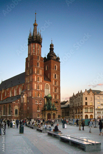 Naklejka na kafelki people relaxing on square in krakow