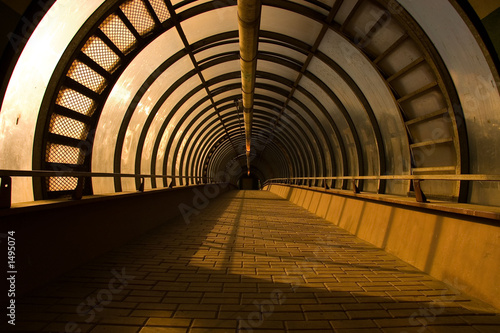 Board z aluminiowym obramowaniem Tunel