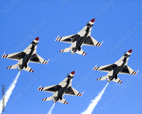 Fotografía military jets in formation