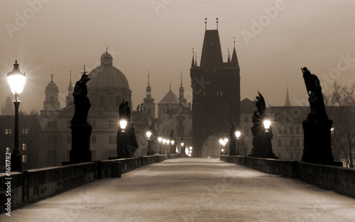 Obraz na płótnie canvas czteroczęściowy "tetraptyk" Most Karola (sepia) praga