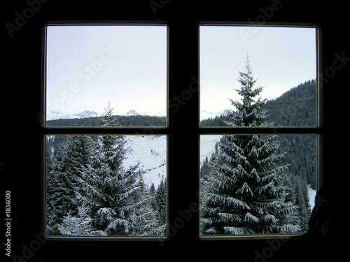 Fenster Mit Ausblick Kaufen Sie Dieses Foto Und Finden Sie Ahnliche Bilder Auf Adobe Stock Adobe Stock