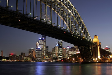 sydney harbour bridge at night