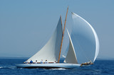 navigazione sotto spinnaker bianco