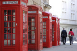 Fototapeta Londyn - red telephone boothes in london street