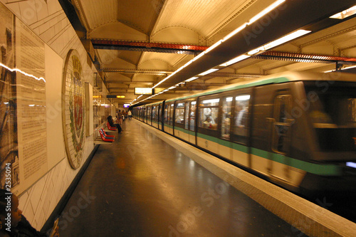 Board z aluminiowym obramowaniem Metro2