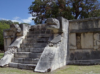 Wall Mural - snake head at chichen itza 3