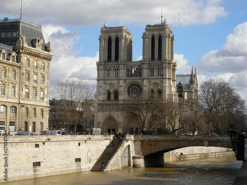 Board z aluminiowym obramowaniem Paryż - Katedra Notre Dame