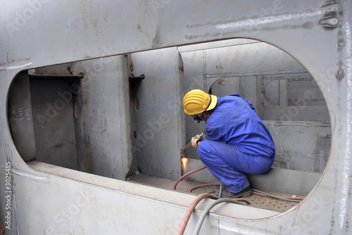 Cuadros en Lienzo Welder with protective mask welding metal at Double bottom Cargo Ship