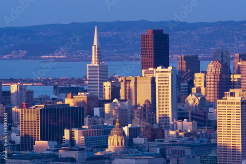 Board z aluminiowym obramowaniem Downtown san francisco cityscape