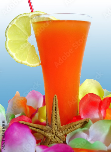 Cocktail Au Bord De La Plage Buy This Stock Photo And