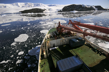 Wall Mural - Ship in Antarctica