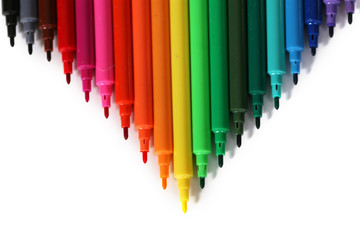 felt tip markers in a pointed design