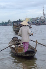 Wall Mural - Marche flottant dans le Delta du Mekong