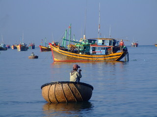 Wall Mural - Bateaux de peche, Vietnam