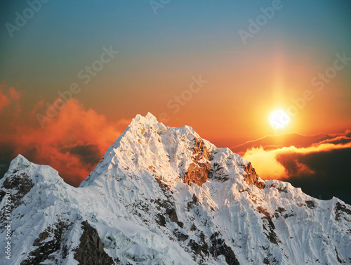 Foto-Lamellenvorhang - Alpamayo peak on sunset1 (von Galyna Andrushko)