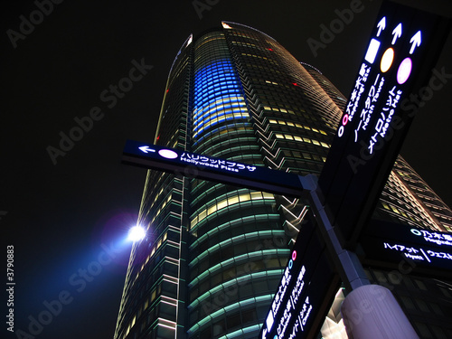 Board z aluminiowym obramowaniem Tokio roppongi wzgórza wieży
