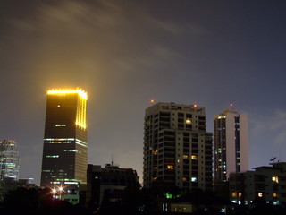 Wall Mural - Buildings de nuit a Bangkok