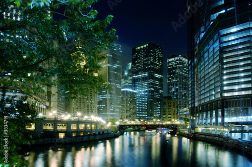 Plakat na papierze fotorealistycznym Rzeka chicago w letnią noc.