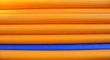 orange blaue rohre