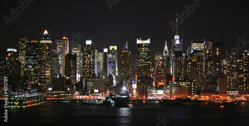 Plakat na papierze fotorealistycznym Późno w nocy manhattan