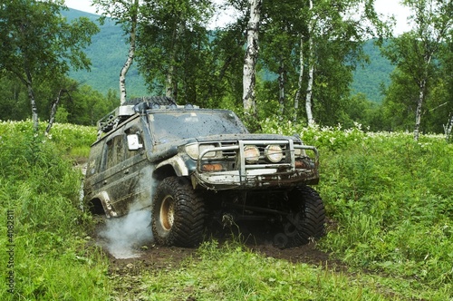Fototapety Rajdy Samochodowe  jeep-rase
