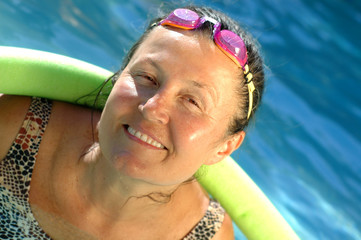 Active senior in the pool