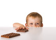 Leinwanddruck Bild - The child and a chocolate