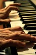 mains sur piano