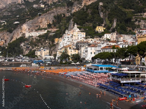 Board z aluminiowym obramowaniem Amalfi panorama miejscowości wybrzeża i plaży