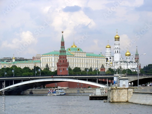 Board z aluminiowym obramowaniem Moskwa, Rosja, widok na rzekę