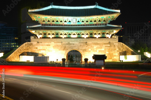 Obraz na płótnie canvas dwuczęściowy "dyptyk" Seoul East Gate w nocy