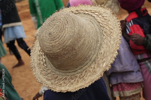 chapeau malgache en sisal - Acheter cette photo libre de droit et découvrir  des images similaires sur Adobe Stock | Adobe Stock